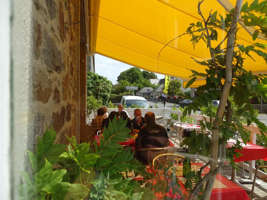 Hotel Restaurant Du Commerce La Gouesniere Luaran gambar